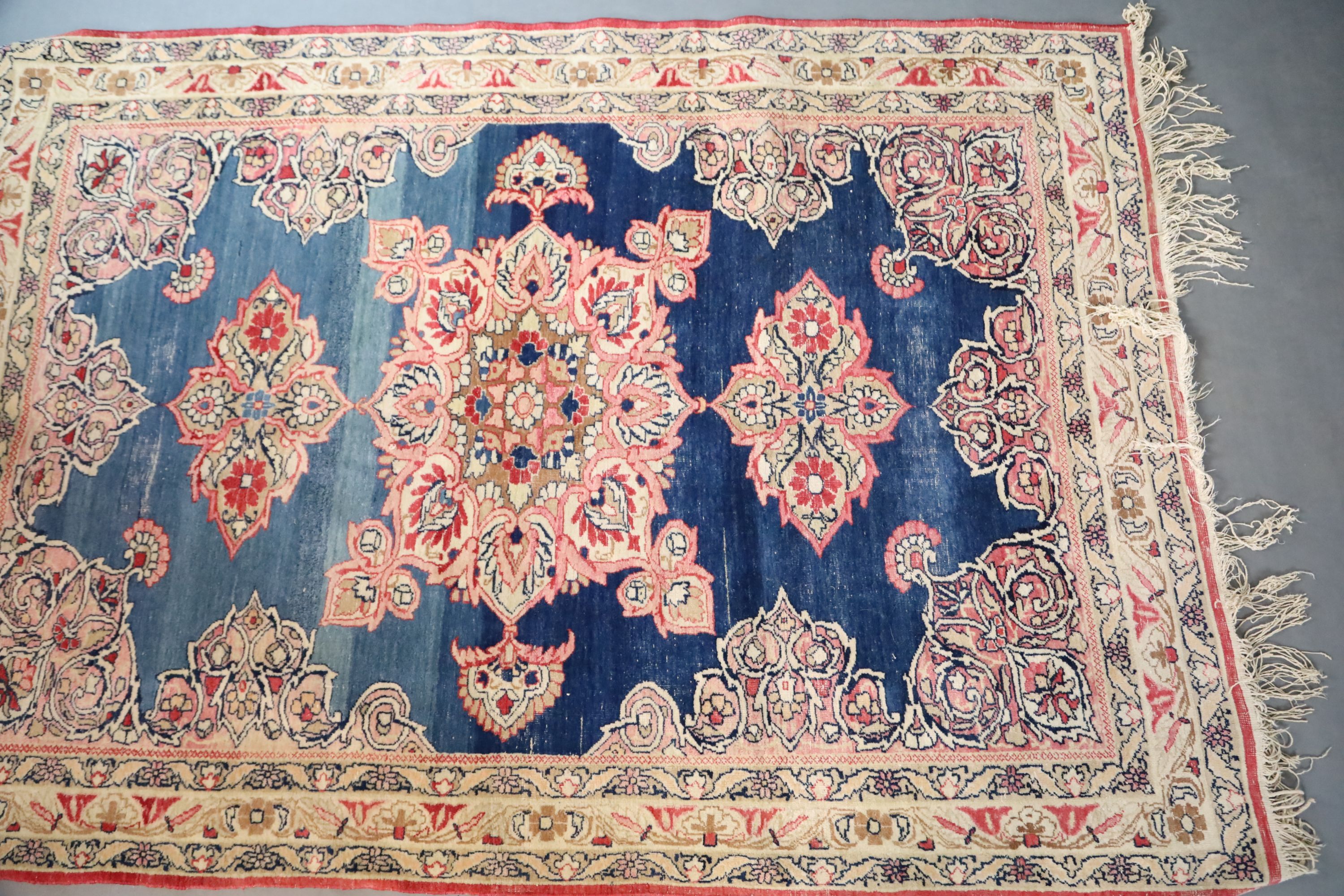 A Kerman Lavar rug, 193 x 134cm